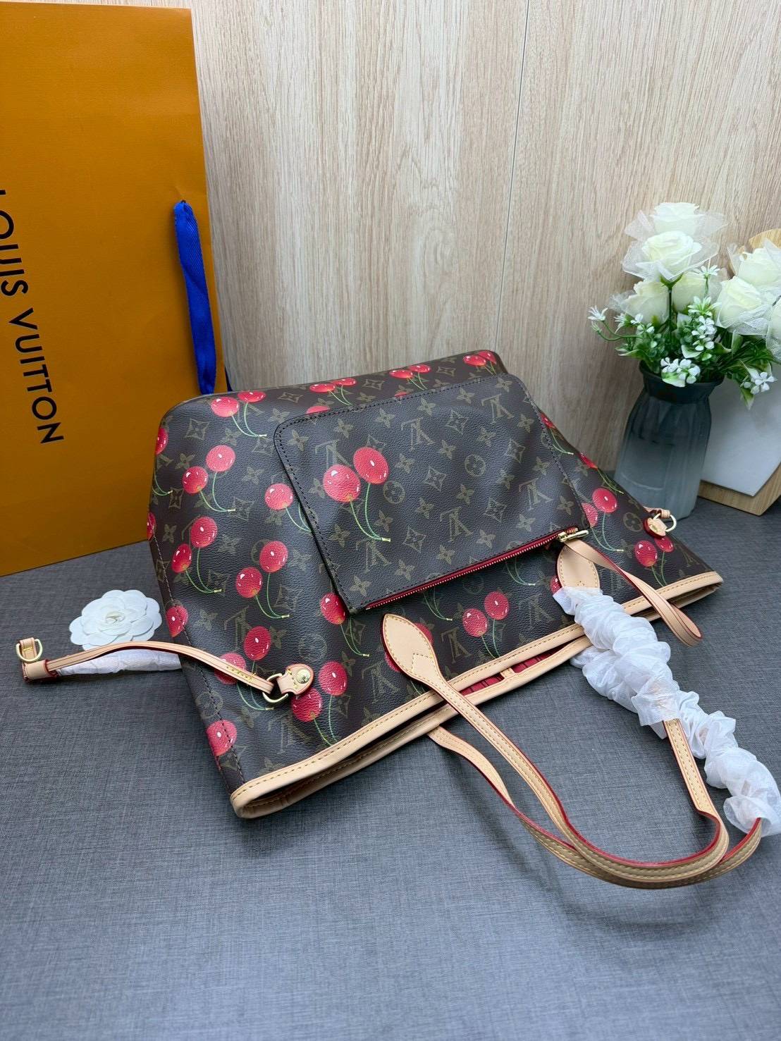 ORI หนังแท้ | LV x TM - Neverfull MM Bag Monogram cherry canvas / LV Tote Bag กระเป๋าสะพายทรงโท้ทใบใหญ่ ลายเชอรี่น่ารักสดใส
