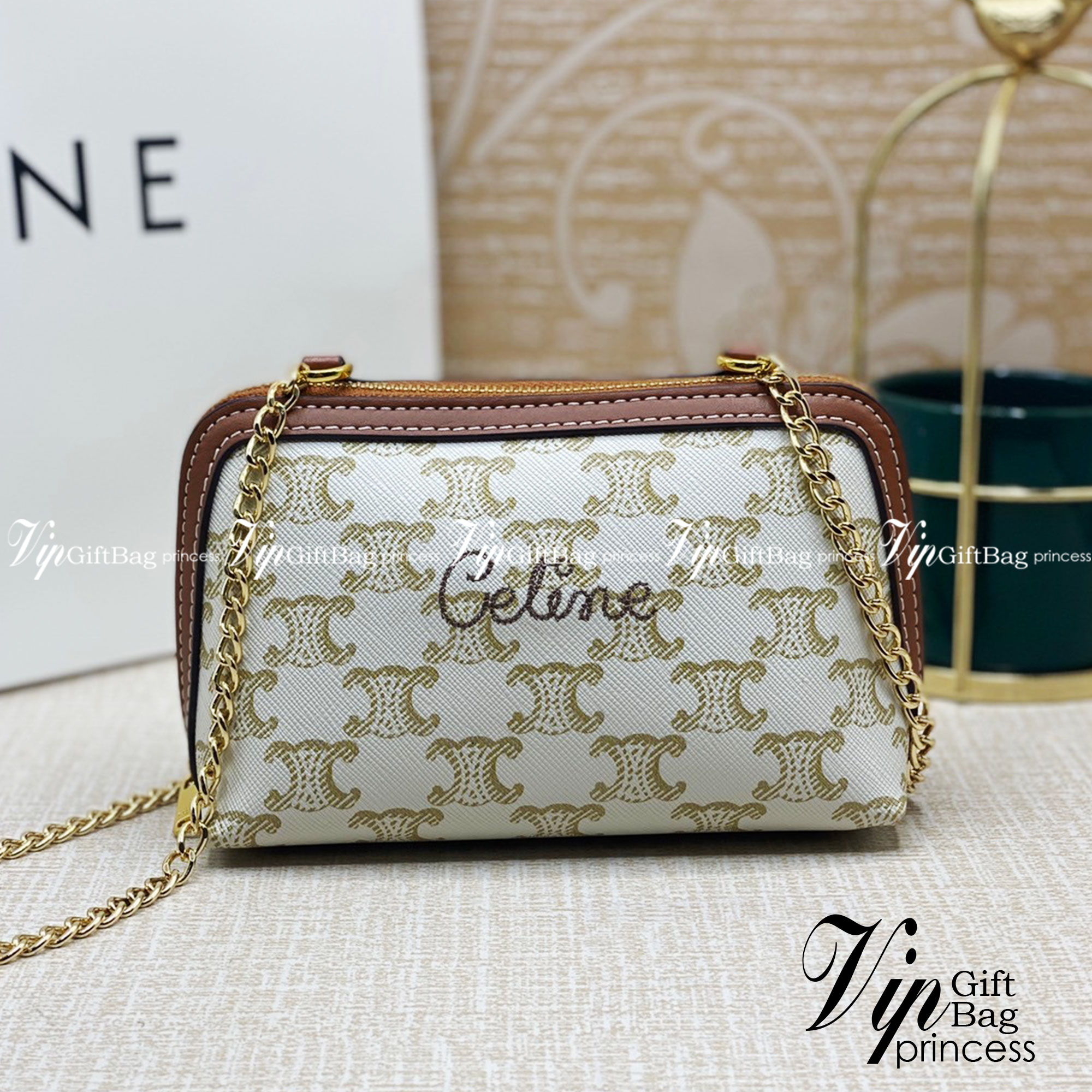 CELINE POUCH 16cm / CELINE TRIOMPHE Triumphal Arch Canvas / CELINE CLUTCH WITH CHAIN ภาพถ่ายจากสินค้าจริง พร้อมส่งที่ไทย ใช้งานต่างประเทศได้ กระเป๋าคลัทช์ดีไซน์เรียบหรูออกแบบมาได้อย่างลงตัว