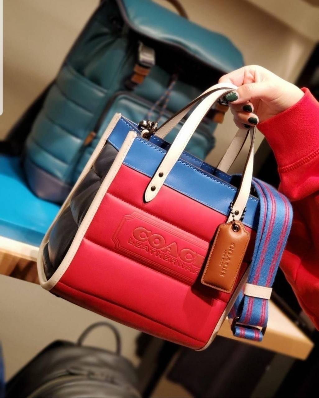 COACH CASUAL STYLE STREET STYLE 2WAY PLAIN LEATHER ELEGANT STYLE (C6958 C6852) 🌺 ที่สุด! ของที่สุด!! กระเป๋าถือ กระเป๋าสะพายรูปทรงสุดฮิต สุดคลาสสิค รุ่น UNISEX ที่ชิคๆ สบายๆ ได้ทั้งชายและหญิง// วัสดุหนังแท้ทั้งใบ ตัดเย็บด้วยหนังเนื้อนุ่มพิเศษ หนา 