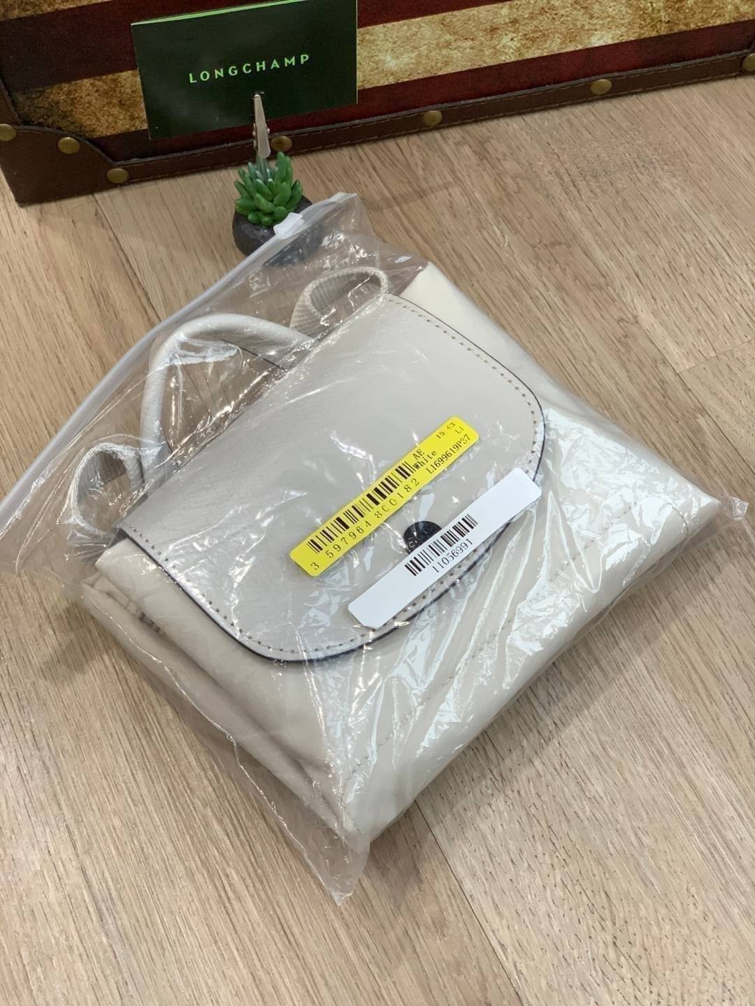 Longchamp LE PLIAGE Club Backpack PASTEL พลาดไม่ได้กับสีใหม่แบบพาสเทล มองแล้วสบายตา อีกหนึ่งในกระเป๋ารุ่นยอดนิยมของLongchamp สำหรับสาวแฟชั่นหัวทันสมัย