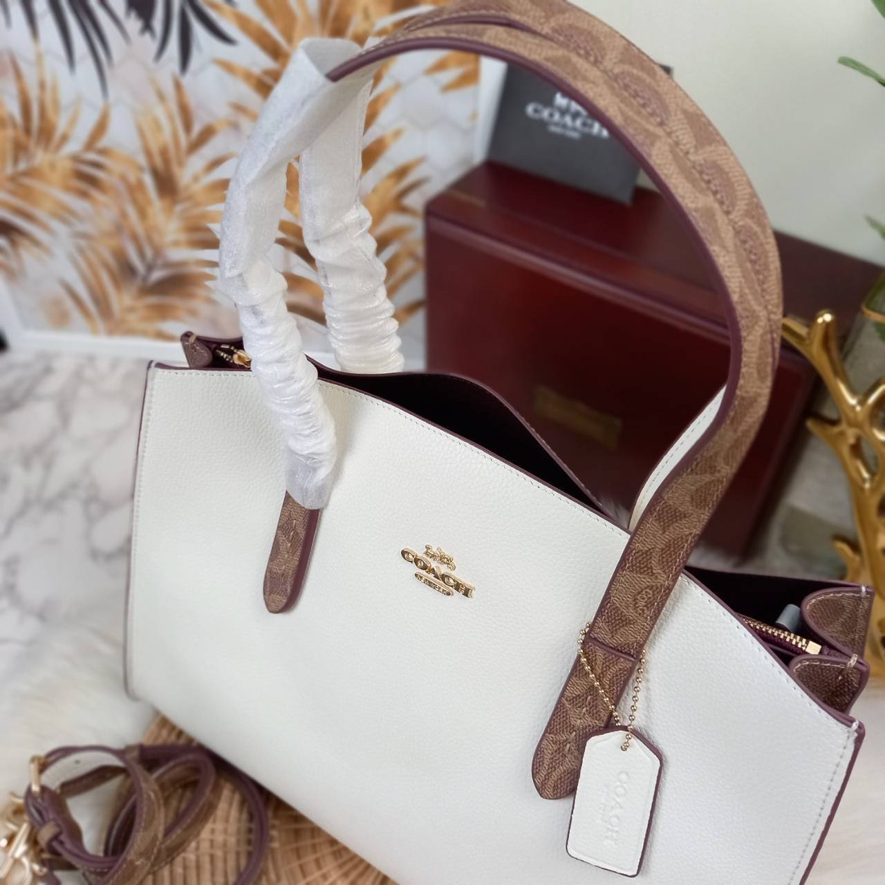 COACH CHARLIE CARRYALL IN SIGNATURE CANVAS (31210) ðšāđāļĢāļĩāļĒāļāļŦāļĢāļđ āļāļĨāļēāļŠāļŠāļīāļ//āļāļĢāļ°āđāļāđāļēāļāļ·āļ āļāļĢāļ°āđāļāđāļēāļŠāļ°āļāļēāļĒ āļāļĢāļ TOTE āļŠāļļāļāļŦāļĢāļđāļŦāļĢāļē āļāļĩāđāļāļāđāđāļāđ āđāļĄāđāļāļģāđāļ// āļ§āļąāļŠāļāļļāđāļāļāļ§āļēāļŠ āļāļŠāļĄāļŦāļāļąāļāđāļāđāļāļļāļāļ āļēāļāđāļĒāļĩāđāļĒāļĄ āļĢāļđāļāļāļĢāļāđāļāļāđāļāđāļ āļĨāļēāļĒ SIGNATURE āļŠāļ§āļĒāļĄāļēāļ// āļāđāļēāļāđāļāļĄāļĩ 2 āļāđāļāļāđāļĨāđāļāļāļ§āđāļēāļ āđāļĨāļ°āļāļĩāļ 1 āļāđāļāļāļāļīāļāļ