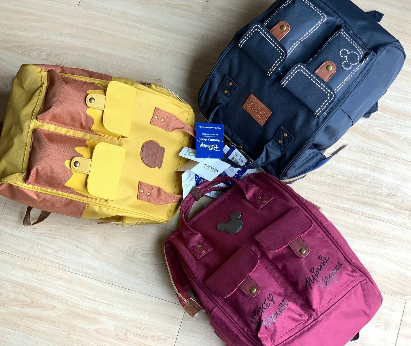 Belle Maison's Disney Fantasy Bags! รุ่น Classic Backpack จากBellemaison แห่งเดียวในประเทศญี่ปุ่น มีรูปโฉมและสไตล์ใช้งานคล้ายแบรนด์ Anello แต่งแต้มสีสันและลวดลายเพิ่มเติมลงบนกระเป๋าจากเหล่าการ์ตูนของดิสนีย์ เป็นรุ่นลิมิเตทสุดๆที่ออกมาไม่บ่อยเลยคร้า!!
