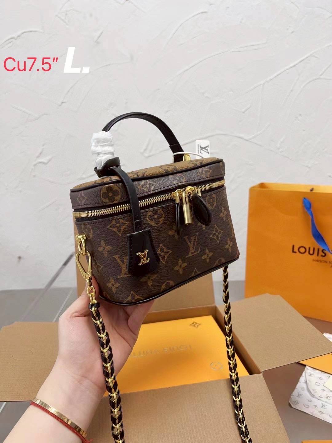 LV Vanity PM bag กระเป๋าถือ/สะพายทรงกล่องสวยคลาสสิก ใช้เป็น everyday bag สะพายได้ทุกวัน ดีไซน์สวยโดดเด่น และมาพร้อมกุญแจล็อค