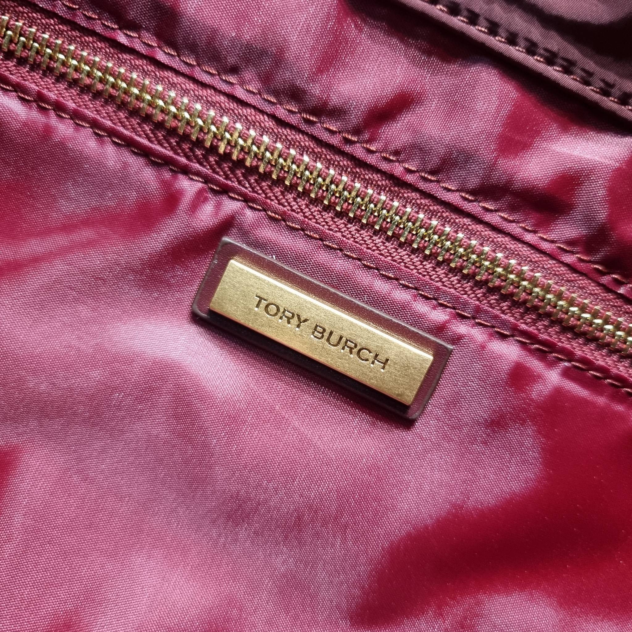 TORY BURCH Ella Chain Tote Bag / TORY TOTE NYLON BAG พร้อมส่ง 4 สี กระเป๋าสะพายทรงโท้ทใบใหญ่ จุของไปเลยแน่นๆ รูปทรงคลาสสิคชวนใช้ โดดเด่นด้วย patch โลโก้ แนะนำรีบสั่งใช้ไปสวยก่อนใครได้เลยน้า