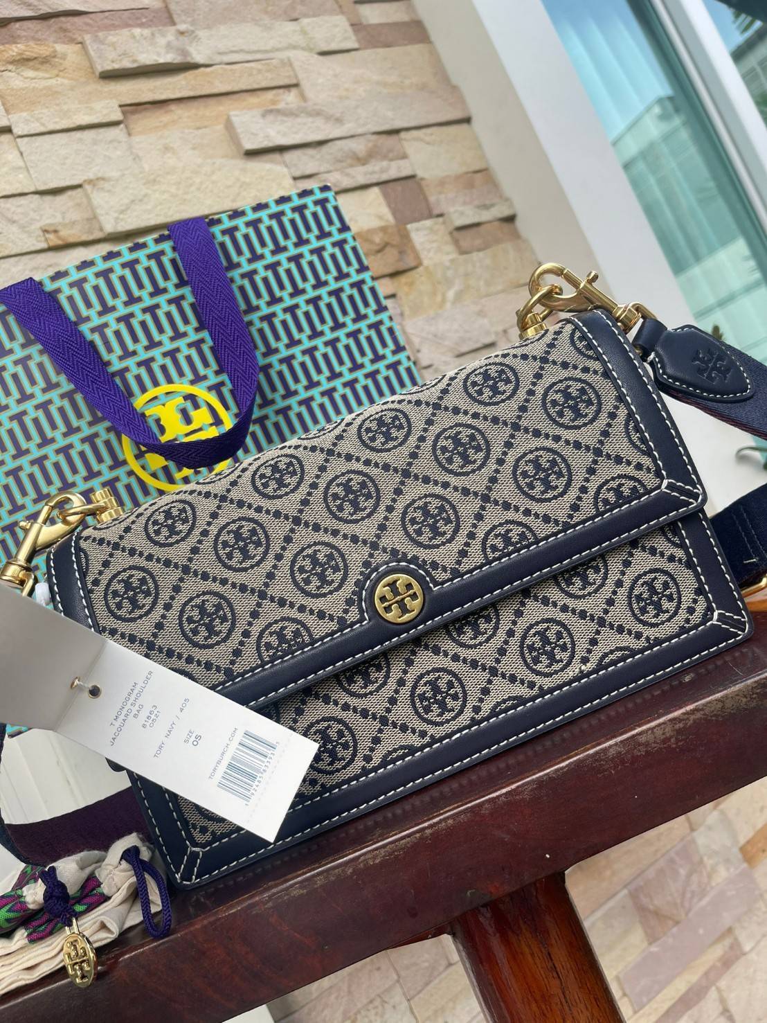 ของแท้ 💯% 】Tory burch t monogram jacquard shoulder bag คอลเลคชั่น T Monogram สำหรับคอลเลคชั่นฤดูใบไม้ผลิ 2021 เราสร้างสรรค์ลายโมโนแกรมที่ได้รับแรงบันดาลใจมาจากลวดลายการถักทอผ้าห่มของชาว Pennsylvania Dutch แบบดั้งเดิม