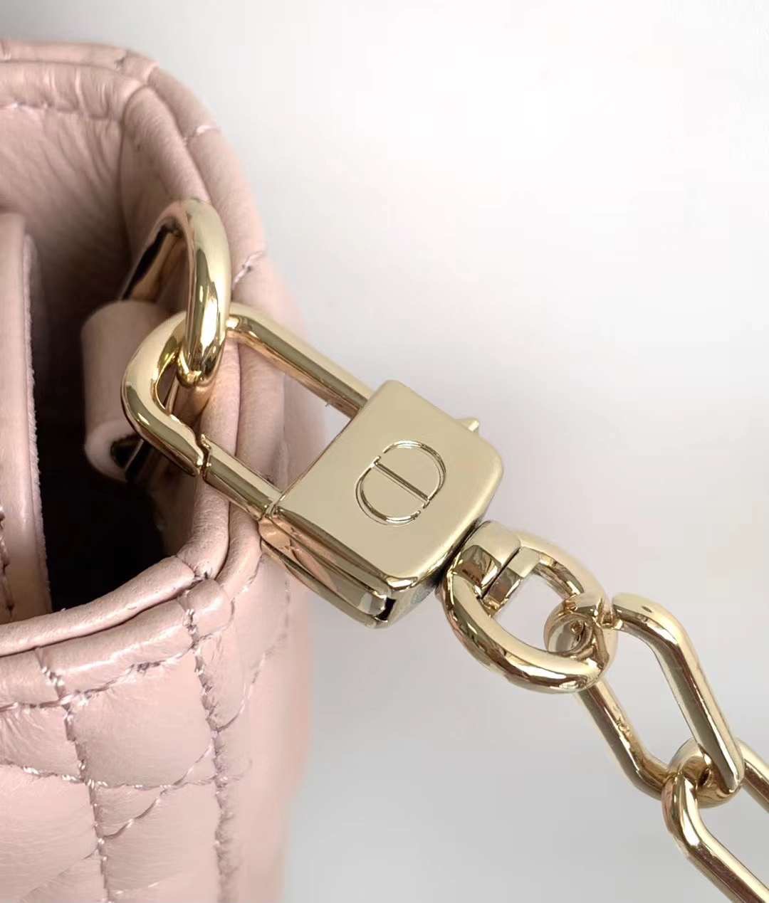 DIOR Medium Lady D-Joy Bag / LADYDIOR กระเป๋าสะพายสง่างามเหนือกาลเวลา เกรดท็อปออริ สลับแท้ 1:1
