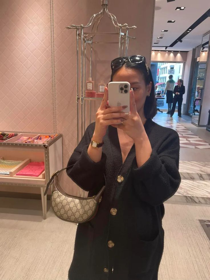 Gucci Ophidia GG Mini Shoulder Bag / GUCCI BAG พร้อมส่ง 6 สี กระเป๋าสะพายไหล่ไซส์มินิ ทรงน่ารักน่าใช้ สะดุดตาด้วยดีไซน์เรียบหรู แฝงความไฮน์ในตัว