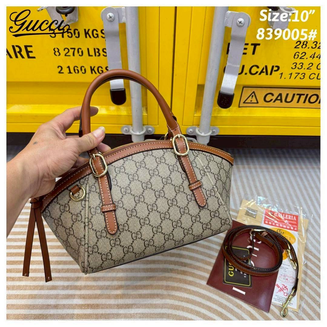GUCCI GG Emblem small top handle bag กระเป๋าสะพายทรงโท้ทใบเล็ก ที่ขนาดกำลังสวย ใส่ของได้แบบจุกๆ