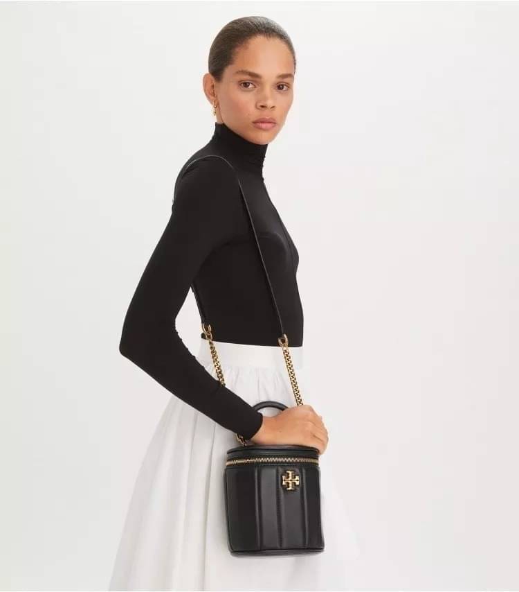 KIRA VANITY SHEEPSKIN / Tory Burch Kira Sheepskin Chain Messenger Handbag ((138999)) ที่สุดของความสวย ที่สุดของความLuxurious พร้อมส่งที่ไทย ล่าสุด! กับกระเป๋าหิ้วก็หรู สะพายข้างก็เริ่ด