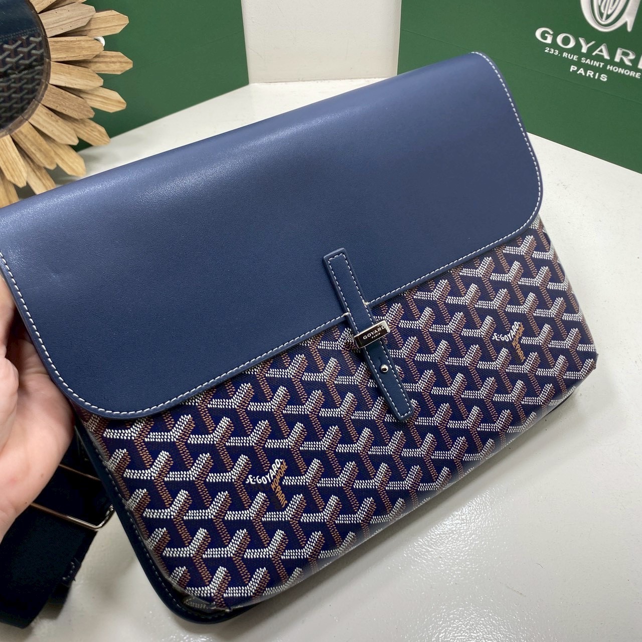 ORI หนังแท้ | Goyard Coursier Messenger bag กระเป๋าแมสเซ็นเจอร์ดีไซน์ใหม่ กะทัดรัดใช้งานได้อย่างคล่องตัว เหมาะมากสำหรับสายสปอร์ต ที่สุดของความหรูตอบโจทย์การใช้งาน ใบจริงสวยงามตามรูปค่ะ