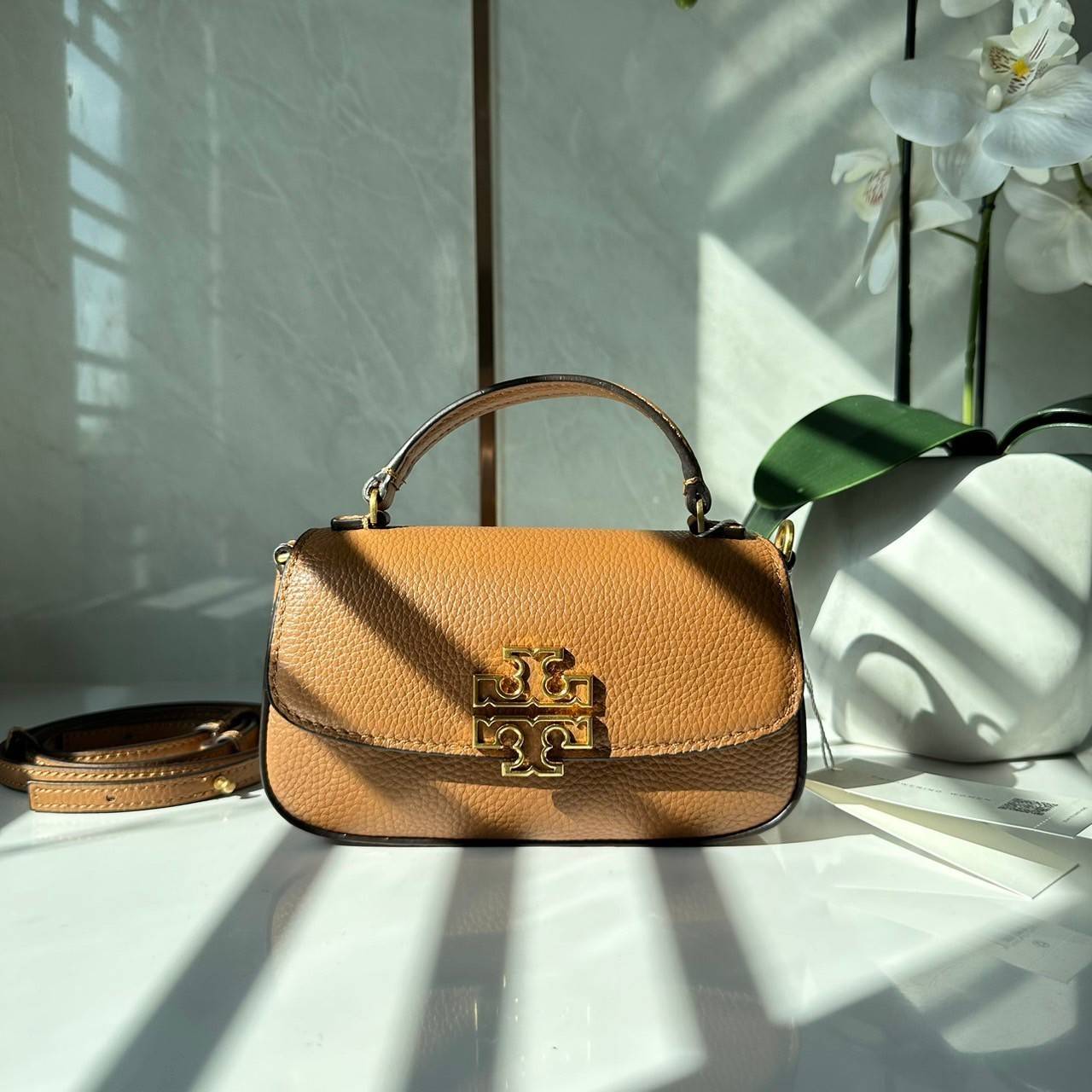 Tory Burch Britten Mini Top Handle Crossbody Bag กระเป๋าสะพายใบเล็กดีไซน์เรียบหรู เกรดออริ สลับแท้ 1:1 ใช้งานต่างประเทศได้