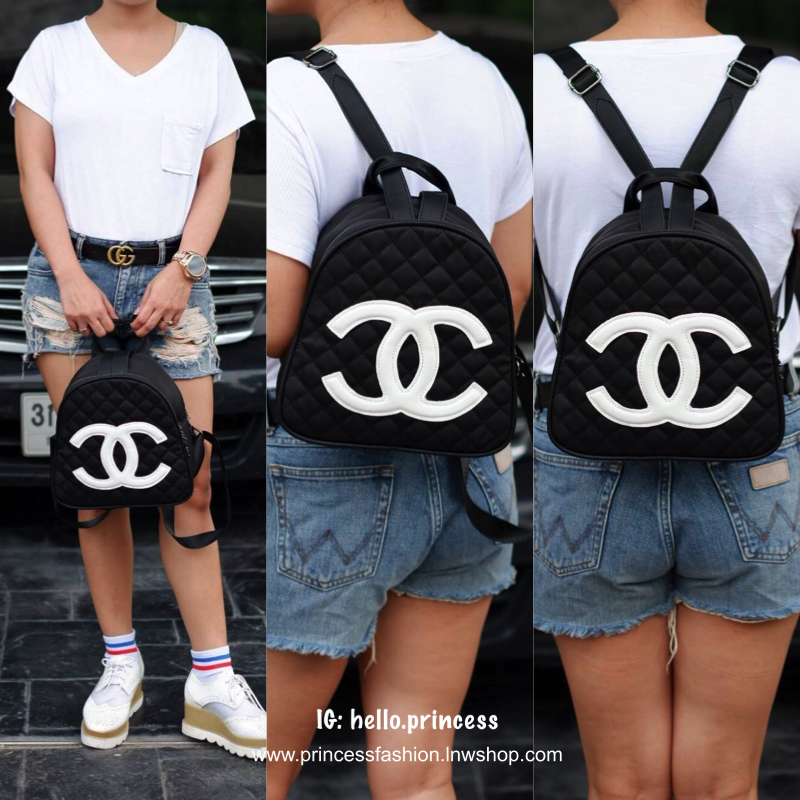 Chanel Backpack (S) กระเป๋าเป้ size mini VIP. gift ของแท้ จาก counter chanel ขนาดกำลังน่ารัก วัสดุ pu. ลายตารางหนังนิ่ม ด้านหน้ามี logo brand เปิดปิดแบบซิป แบ่ง 2 ช่องใหญ่ ภายในกว้าง ใส่ wallet ยาว, mini iPad ได้ มาพร้อมสายสะพายยาว ปรับได้ค่ะ