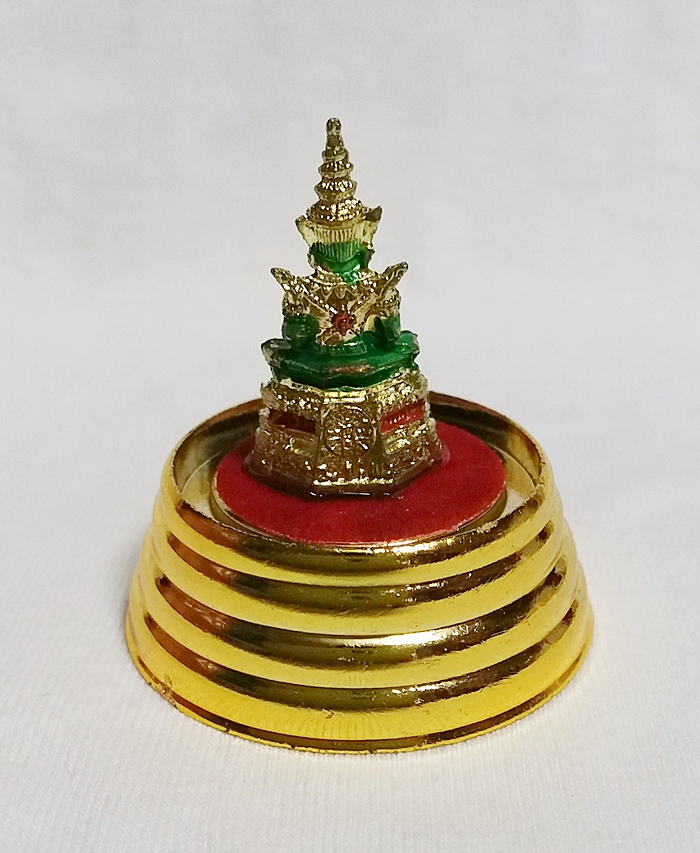 สินค้าหมดค่ะ พระแก้วมรกตครอบแก้ว ความสูงรวมที่ครอบ 2 นิ้ว(ตั้งบูชาหน้ารถ)ค่ะ