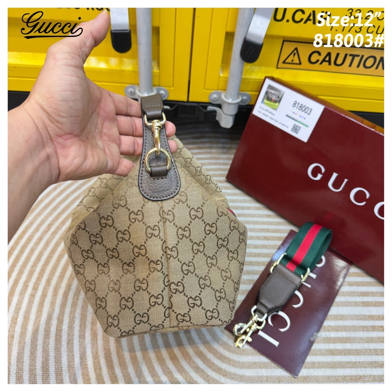 GUCCI GG Ophidia Large Shoulder Bag ใหม่ล่าสุด จากเทศกาล Gucci Cruise 2026 กับกระเป๋าถถือ/สะพาลไหล่ใบใหญ่ ยังคงเป็นคอลเลคชั่นตัวเด่น สวยสะบัด! ดีไซน์ทรงยอดฮิตติดกระแสสุดๆ