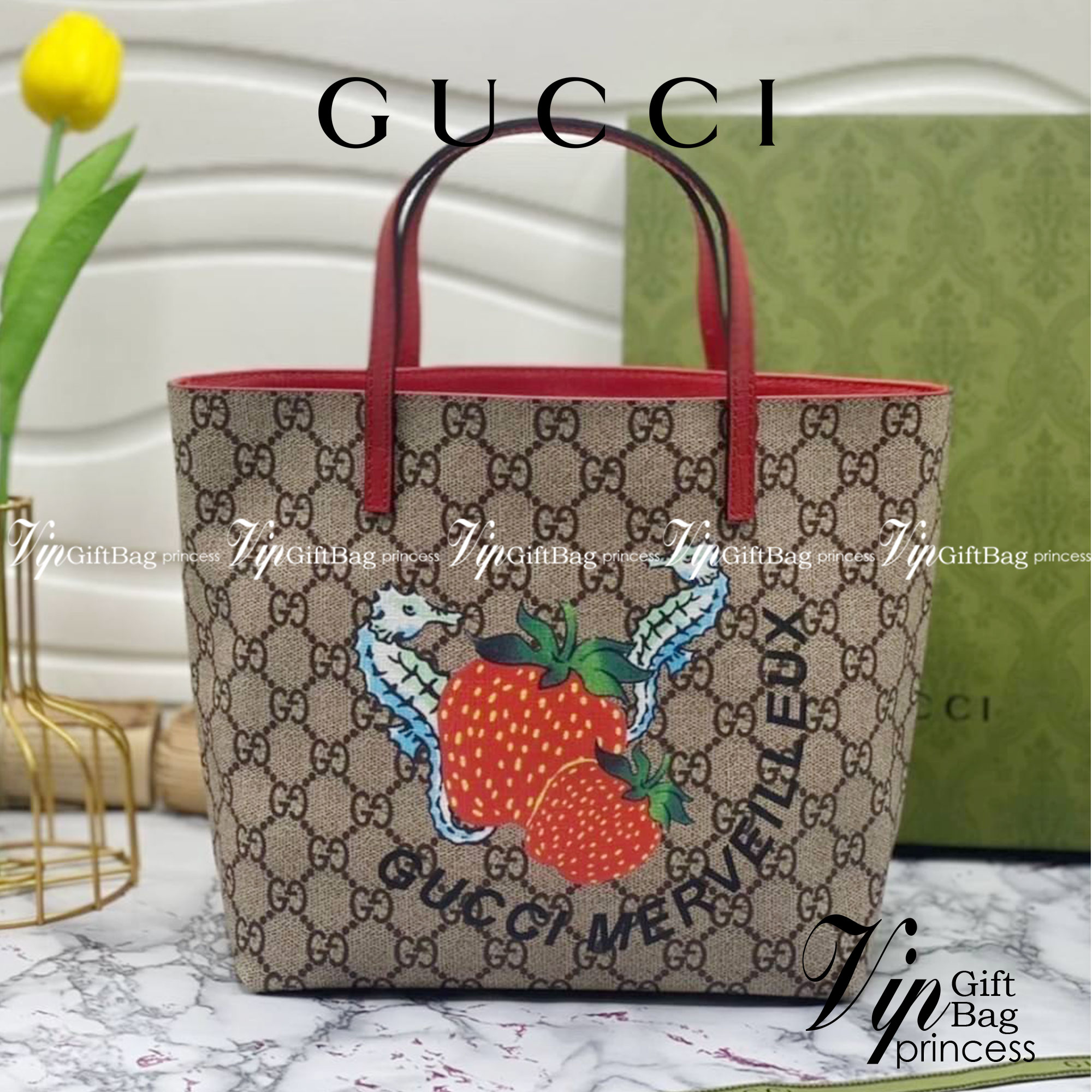 (รวมแบบ) หนังแท้ GUCCI Animal-Friendly Gucci Kid GG Supreme Tote Bag ลายใหม่น่ารักมากเลยค่าา งานหนังแท้ทรงตั้งสวย ขนาดกะทัดรัด จุของได้เยอะ ใช้ได้ทั้งเด็กและผู้ใหญ่ น่ารักมากค่ะ