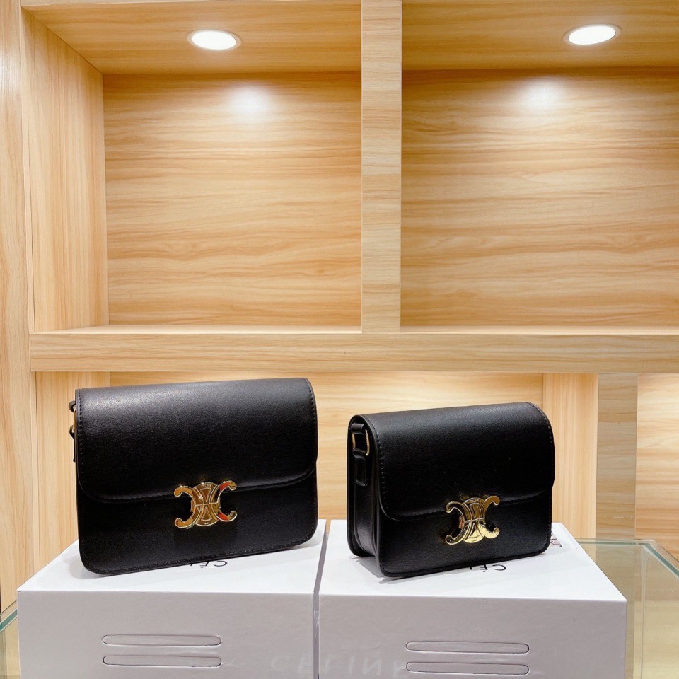 พร้อมส่ง 2 สี 2ขนาด NEW!! CELINE SHOULDER BAG VIP ทรงกล่องอยู่ทรง ขนาดกะทัดรัด เปิดปิดด้วยตัวล้อคแบรนด์สีทอง ภายในมีช่องใส่ของโล่ง สาม