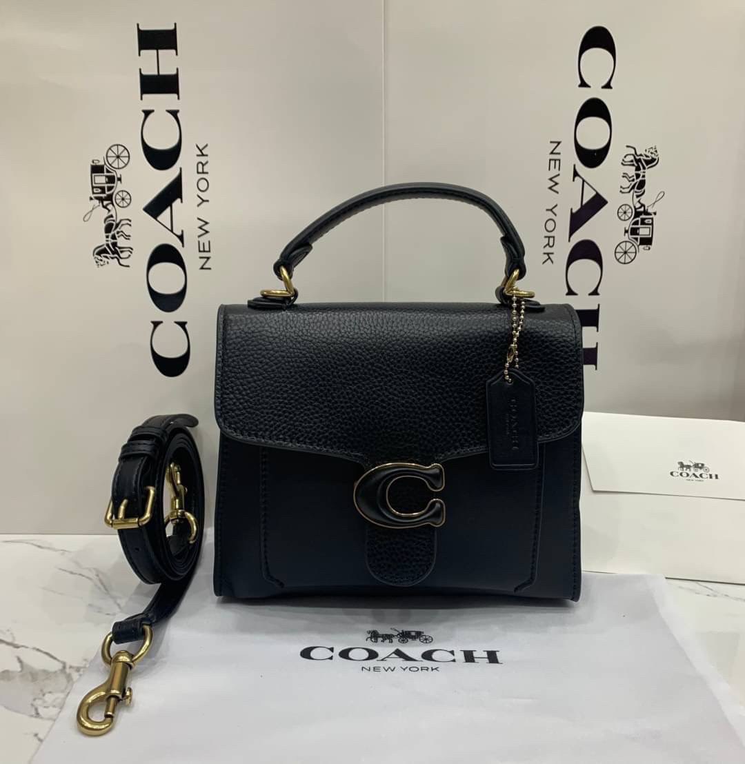 COACH TABBY TOP HANDLE 20 พร้อมส่งที่ไทยค่ะ! กระเป๋าหิ้ว//สะพายข้างได้ หนังแท้อย่างดี กหนึ่งใบทำหนังสองลายได้อย่างสวยงาม พร้อมโลโก้รุ่นใหม่ล่าสุดดูดีมากๆค่ะ เปิดปิดกระเป๋าแบบกดล็อค ภายในมีช่องหลักสองช่อง ใส่มือถือได้ทุกรุ่น;กระเป๋าเงินใบกลางได้;ของจำเป็นจ