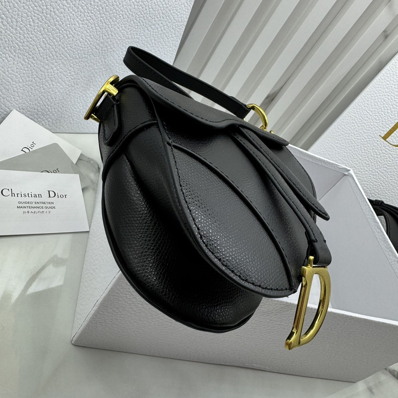 DIOR Mini Saddle Bag with Strap Blue Dior Oblique Jacquard / Black Grained Leather กระเป๋าสะพายทรงอานม้าเอกลักษณ์ของแบรนด์แห่งตำนานความหรู