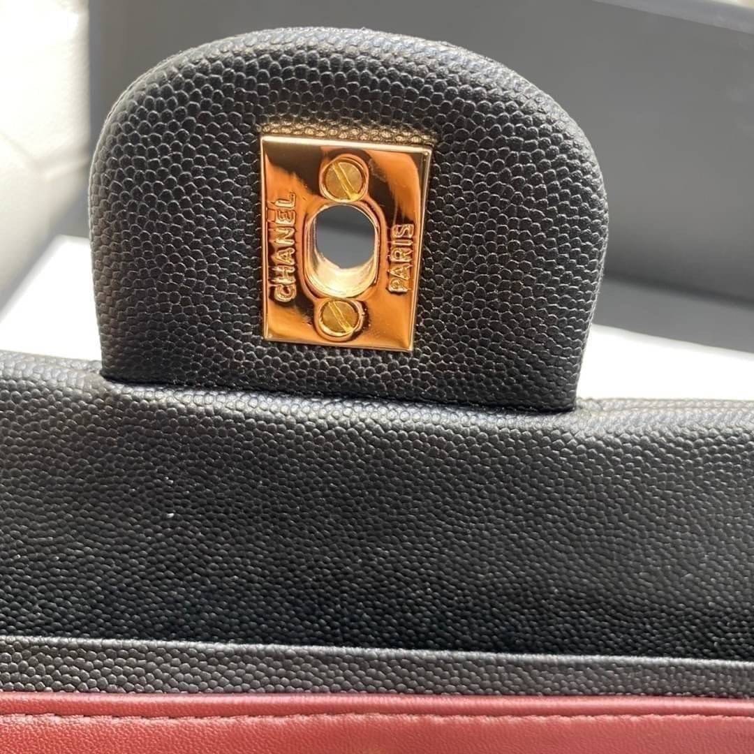 หนังแท้ CHANEL Classic Caviar 25cm กระเป๋าสะพายคลาสสิก หนังแกะและโลหะสีทอง ภาพสินค้าถ่ายจากงานขายจริง ใช้งานต่างประเทศได้