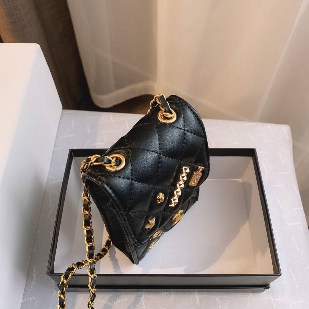 พรีเมี่ยมกิ๊ฟแท้ 100% 】CHANEL VIP GIFT WOC BAG กระเป๋าสตางค์คล้องคอ/ Crossbody ที่กำลังมาแรงมาในตอนนี้ ตัวกระเป๋าเป็นกระเป๋าสตางค์หนังพียูพรีเมี่ยม **อะไหล่ทองทั้งใบ