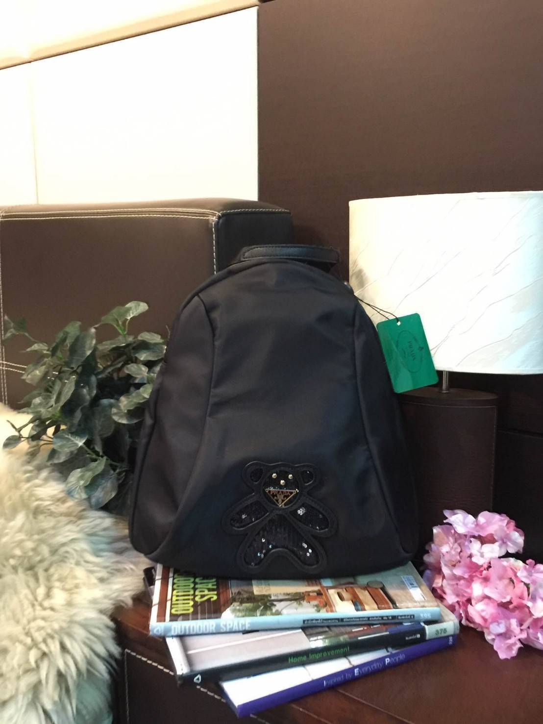 Don't Miss! PRADA NYLON BACKPACK กระเป๋าสะพายเป้ พรีเมี่ยมกิ้ฟจากเคาน์เตอร์ต่างประเทศรุ่น Limited edition ที่ฮ๊อตสุดๆ วัสดุเป็น Nylon เนื้อหนาคุณภาพดีตามแบบฉบับของแบรนด์ ขนาดกำลังดี น้ำหนักเบา ด้านหน้าเป็นลายหมีปั๊กกลิ้ตเตอร์โลโก้แบรนด์อะไหล่ทองหรู ภ