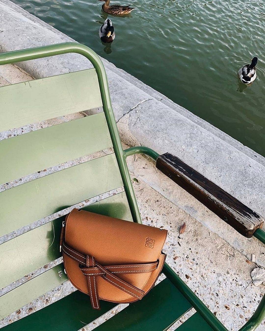 LOEWE gate dual bag / LOEWE CROSSBODY BAG VIP กระเป๋าถือหรือสะพาย Limited ทรงอานม้าสวยอยู่ทรง