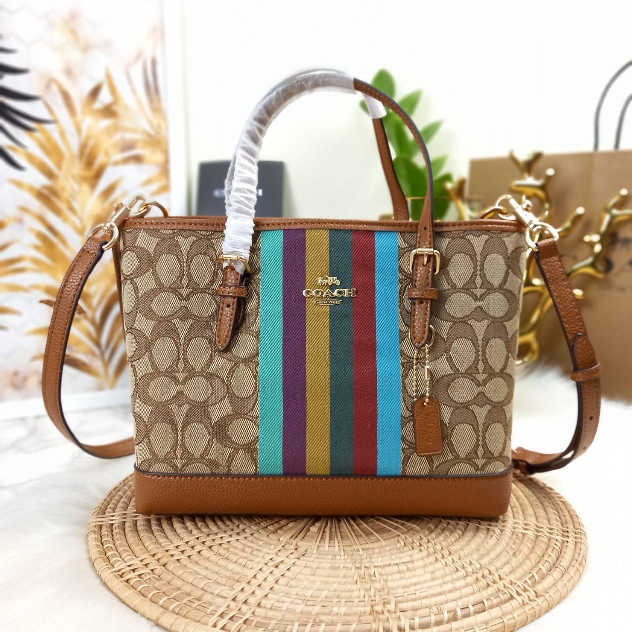 เอาอีกแล้วนะยูวว สวยน่ารักเบอร์นี้ COACH MOLLIE 25 TOTE IN SIGNATURE JACQUARD WITH STRIPES (C4086)🌺รีบมาสวยก่อนใครที่นี่เลย🤩🌈//กระเป๋าถือ กระเป๋าสะพาย ทรง TOTE ขนาดน่ารักกำลังดี ดีไซน์ใหม่ ลวดลายโดดเด่นสะดุดตา//วัสดุJACQUARDทอลาย ผ