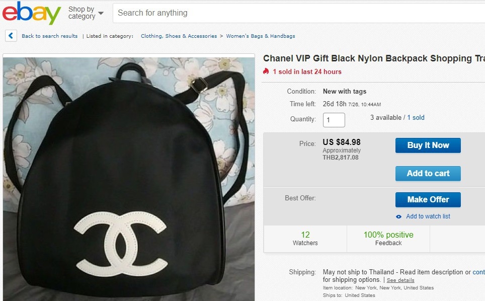 Chanel VIP Gift Backpack (พร้อมส่งโลโก้ขาว) สินค้าเป็นของแท้ ใหม่จากเค้าเตอร์เครื่องสำอาง/น้ำหอมแบรนด์ กระเป๋าเป้ของแท้จาก Chanel VIP Gift Bag วัสดุไนล่อน หัวซิปทำจากหนังปั้มชื่อแบรนด์ ด้านในเป็นช่องกว้าง และมีช่องซิปเล็ก ตัวสายสะพายด้านหลังเลื่อนปรับได้ค