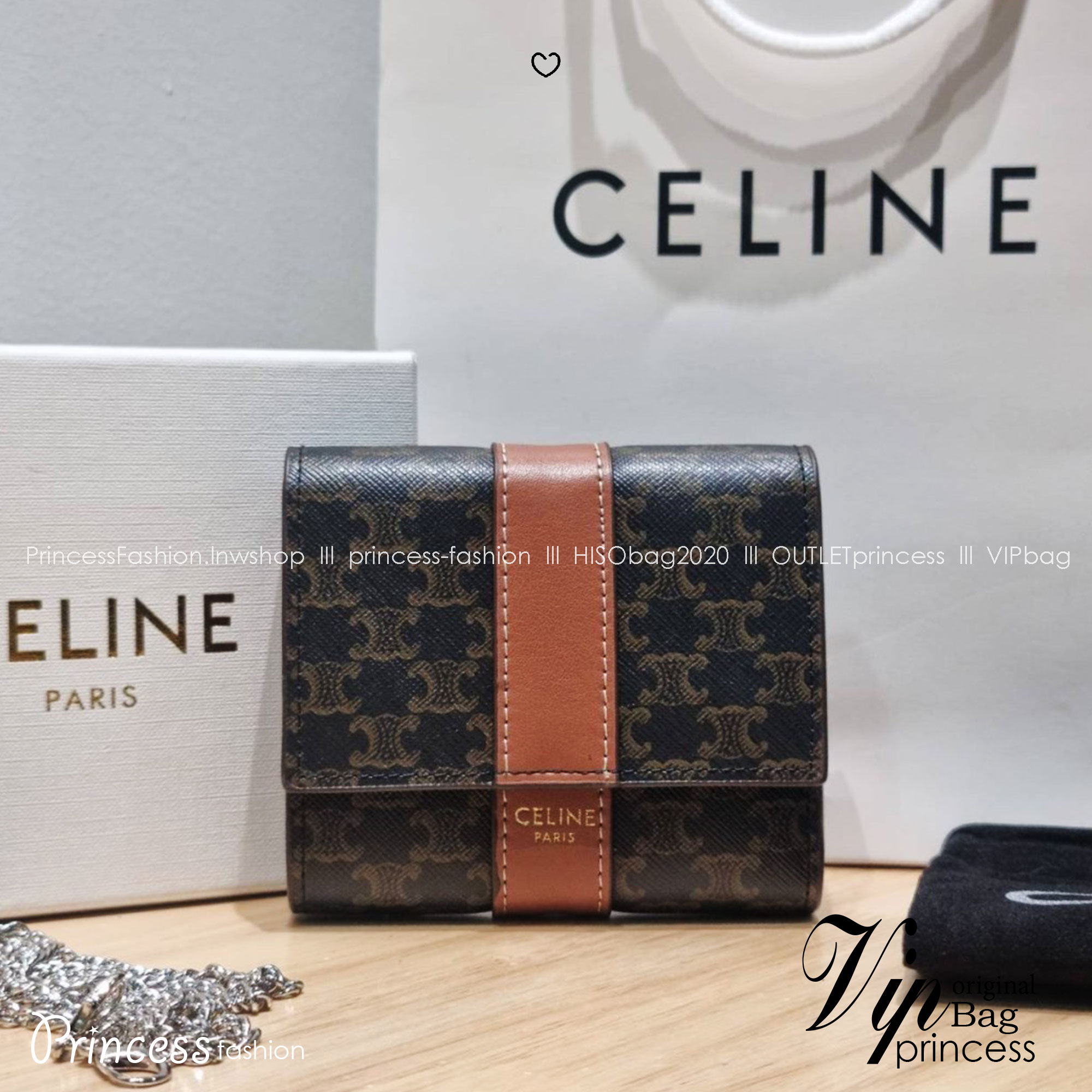 Celine small trifold wallet กระเป๋าสตางค์ดีไซน์สุดคลาสสิค วินเทจ เรียบง่ายแต่หรูหรา และยังมาพร้อมกับสายโซ่ สำหรับคล้องสะพายข้าง สะพายไหล่ได้ เริ่ดเว่อร์!