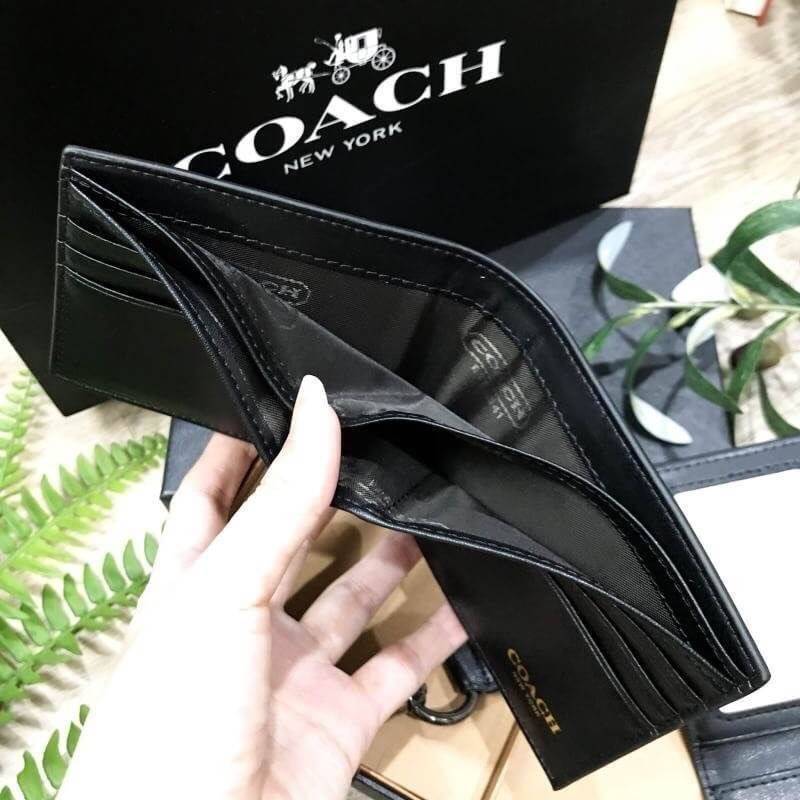 COACH FACTORY SHORT WALLET WITH CARD POCKET & KEY CHAIN Value set & 3 in 1! กระเป๋าสตางค์ใบสั้น + กระเป๋าใส่บัตร และพวงกุญแจ วัสดุหนังแท้ลายแบรนด์รอบใบ ภายใน มีช่องใส่ธนบัตร,บัตร บุผ้าลายแบรนด์ มาาพร้อมอุปกรณ์ ครบ set จะมอบเป็นของขวัญหรือใช้เองก็แนะนำค่ะ