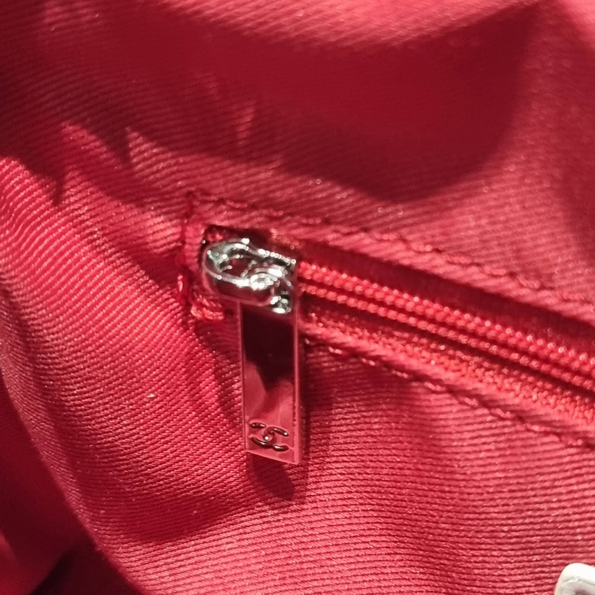 CHANEL Gabrielle Bag Medium สวยคลาสสิค No.1 ต้องยกให้ไอเท็มนี้เท่านั้น กับกระเป๋าสะพายซิกเนเจอร์ ดีไซน์ไม่เหมือนใคร เป็นเอกลักษณ์ ใช้งานได้หลากหลาย สะพายได้ไม่ซ้ำ