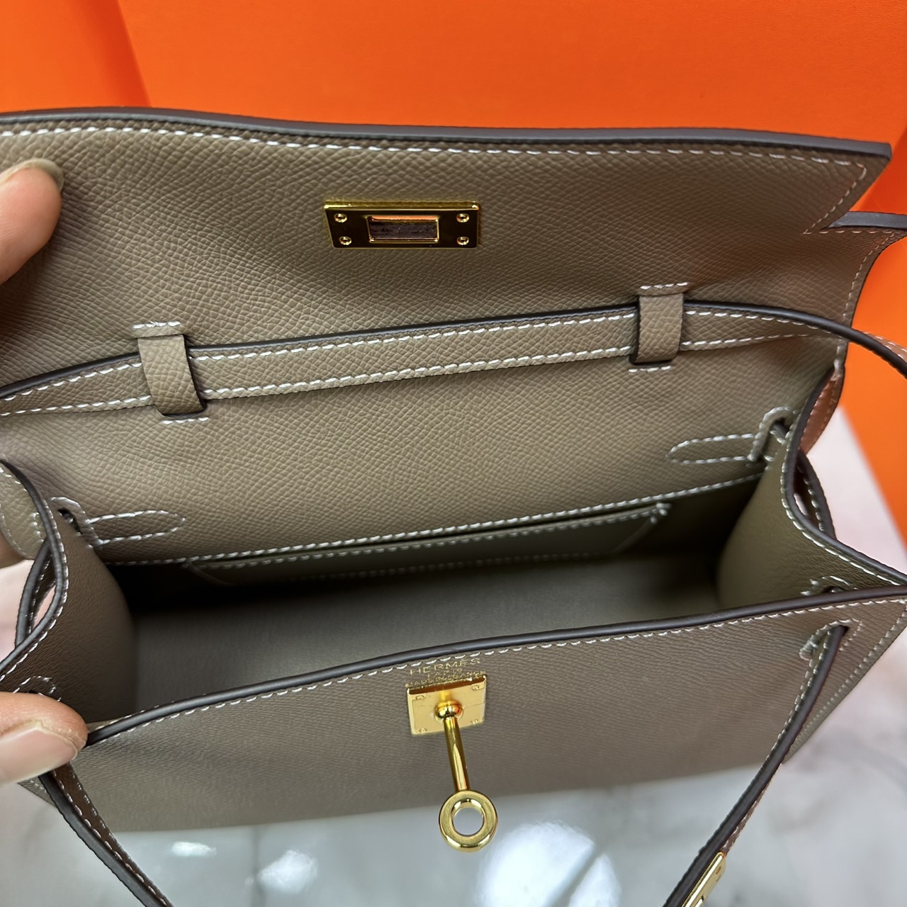 ORI หนังแท้ | Hermes Mini Kelly Pochette 20cm จิ๋วแต่แจ๋ว ราคาพุ่งยิ่งกว่าทอง กระเป๋าสะพายที่สุดแห่งหรูหราลัคชู นิยามของความสง่างามเหนือกาลเวลา
