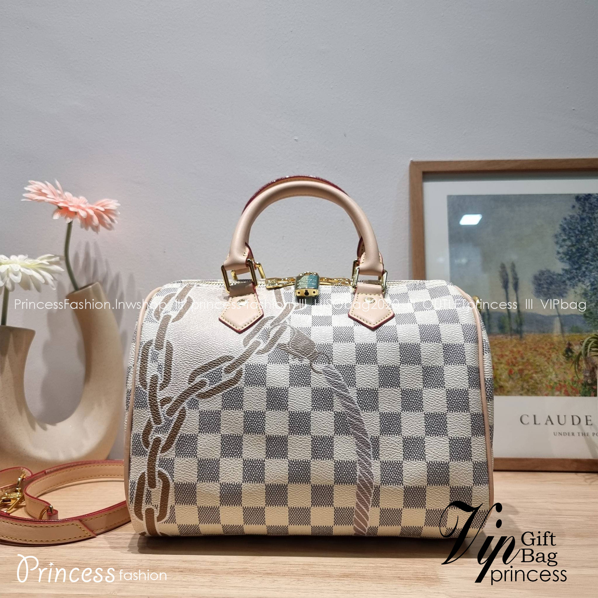LV Speedy Bandoulière 25 Damier Azur กระเป๋าทรงหมอน รุ่นท็อปฮิต กับดีไซน์ใหม่ต้อนรับฤดูร้อน โดดเด่นด้วยวัสดุแคนวาสตกแต่งลายพิมพ์ไม่เกร่อ วัสดุหนังแคนวาส