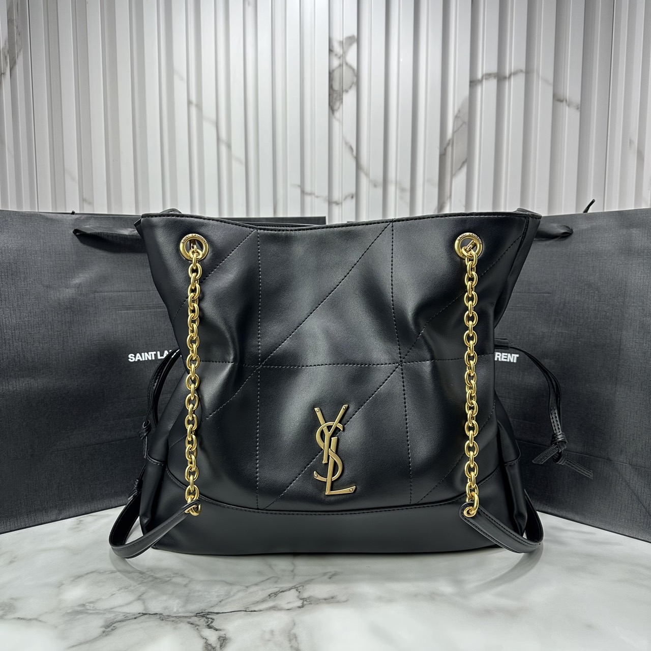 YSL Knockoff Jamie 4.3 Large Pochon Tote Bag กระเป๋าสะพายทรงโท้ท ดีไซส์ใหม่มีสายดึงข้างได้ ปรับสะพายหลังได้ เก๋เท่คูล สวยครบจบในใบเดียว จุของได้เยอะ งานหนังสวยเต็มใบดีไซส์เรียบหรูดูแพง