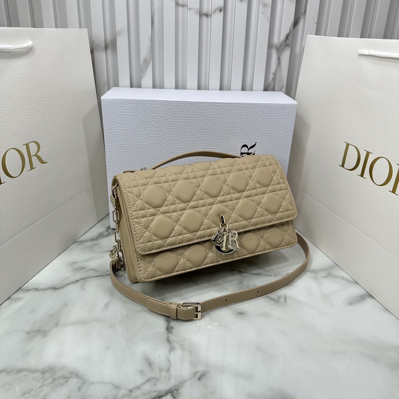ORI หนังแท้ | My Dior Top Handle / Dior Clutch Bag กระเป๋าสะพายทรงคลัชทันสมัย หรูหราสง่างาม จะถือหรือสะพายก็ดูดีมีระดับ