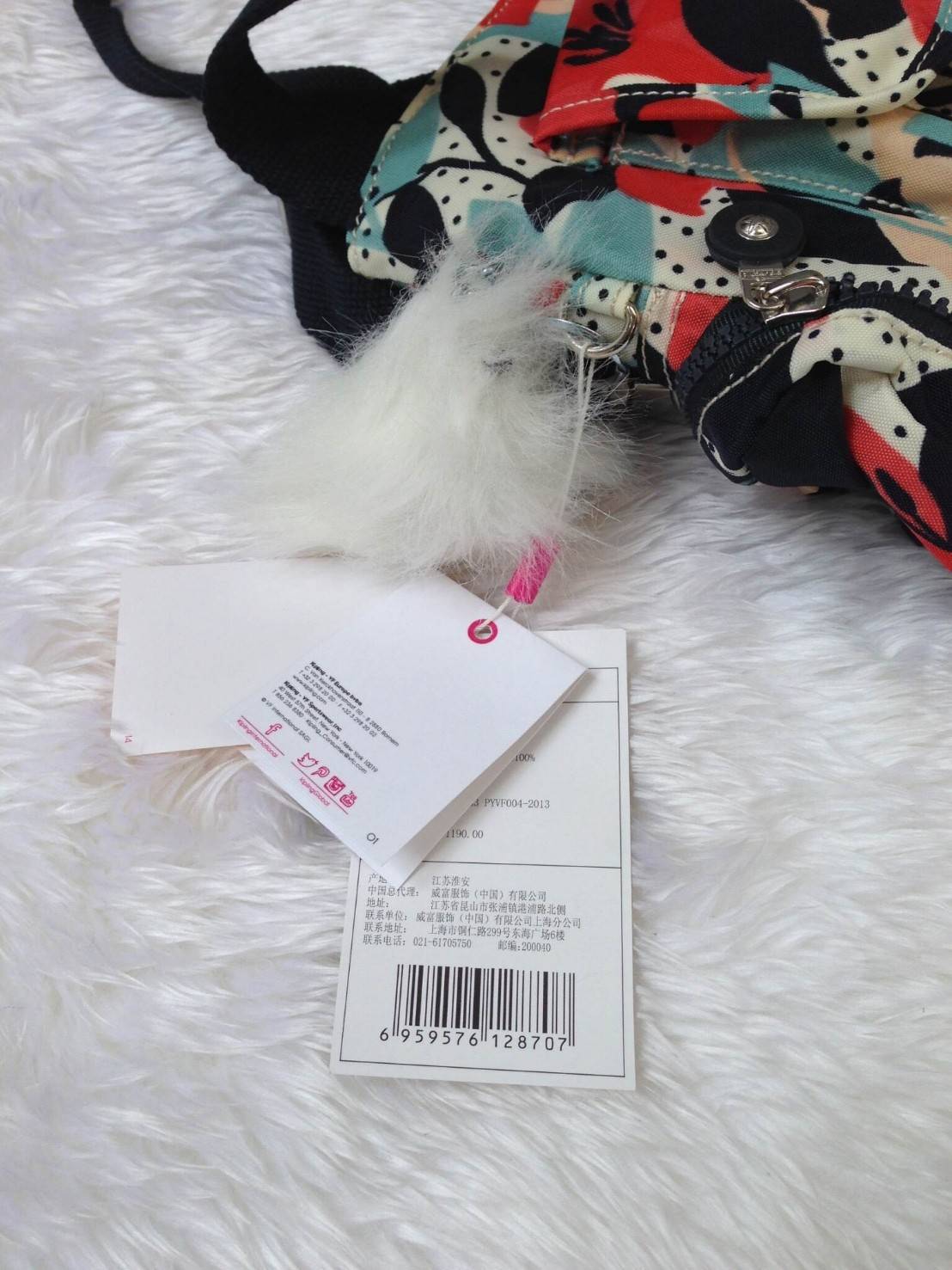 KIpling Felix Large Handbag Bag กระเป๋าถือหรือสะพายสไตล์ลำลองวัสดุ Nylon + Polyester 100% น้ำหนักเบามีหูหิ้วเเละสายสะพายยาวเลื่อนปรับระดับได้ถอดได้ เปิดปิดด้วยซิปสะดวกใช้ โลโก้เเบรนด์ มีช่องแบ่งถึง3ช่องเเยกเป็นสัดส่วน ด้านหน้าและด้านหลังมีช่องใส่ของเปิดปิ