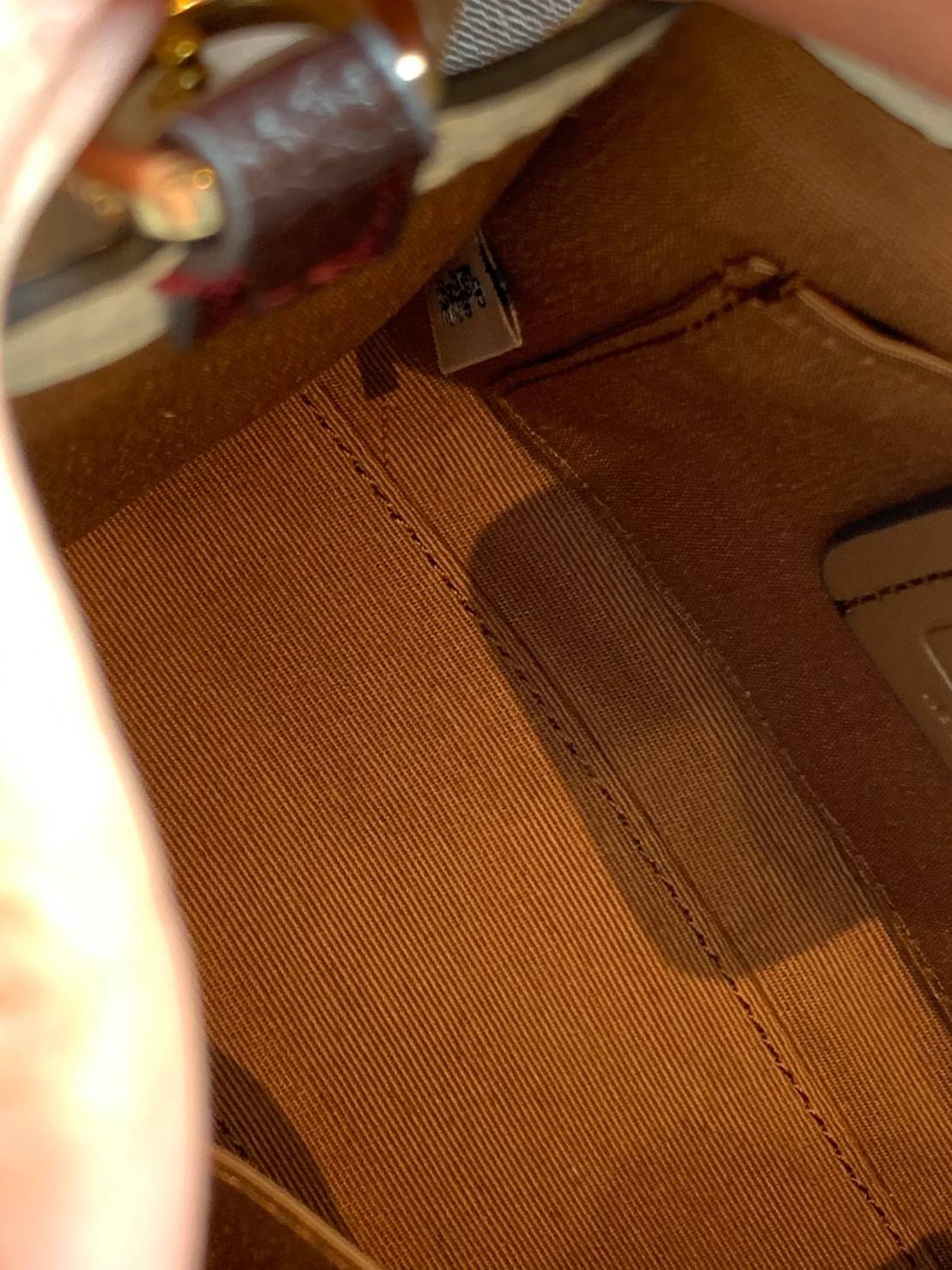 OUTLET COACH MINI CALLY CROSSBODY IN SIGNATURE ((5693//2134//2183)) พร้อมส่งที่ไทยทันที! กระเป๋าสะพายครอสบอดี้ร์ หนังแท้นิ่มอย่างดีค่ะ