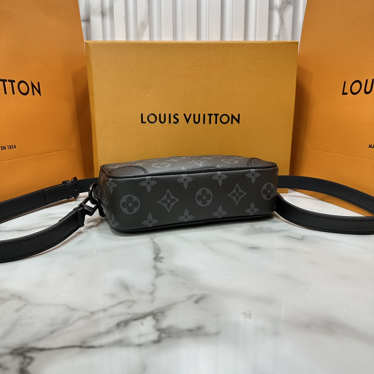 ORI หนังแท้ | LV Trocadéro Wearable Wallet Monogram Canvas 20cm กระเป๋าสะพายทรงแมสเซ็นเจอร์ดีไซน์ใช้เป็นกระเป๋าสตางค์ได้ ขนาดกำลังสวยกะทัดรัด คลาสสิคหรูหราคล่องตัว