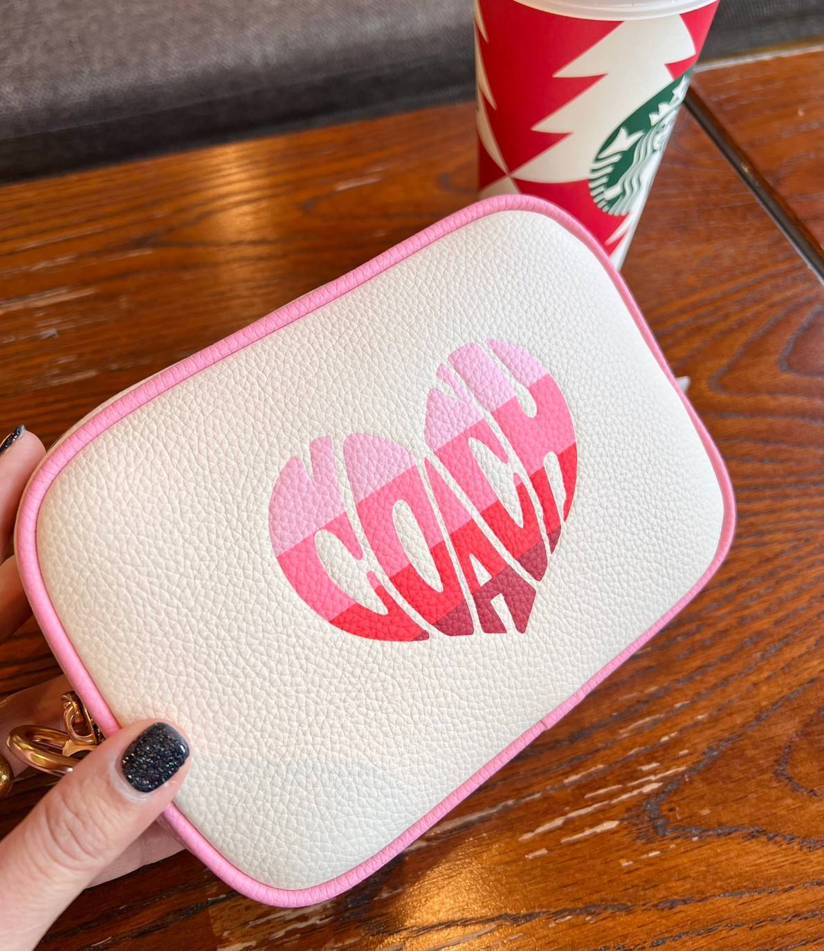 ใจละลายหมดแล้วค่า 😍 Coach Mini Jamie Camera Bag With Stripe Heart Motif ((CA072)) พร้อมส่งล่าสุด! กับกระเป๋าสะพายแบบครอสบอดี้ร์ บอกเลยน้องน่ารักสีสวยมากๆค่ะ