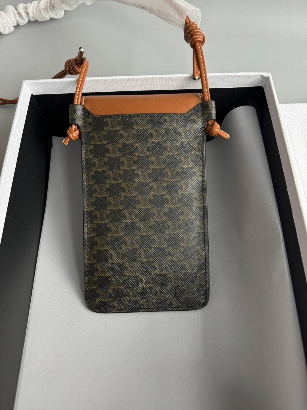 CELINE PHONE POUCH WITH FLAP IN TRIOMPHE CANVAS AND LAMBSKIN กระเป๋าใส่โทรศัพท์ เกรดท็อปออริจินอล 1:1 สลับแท้