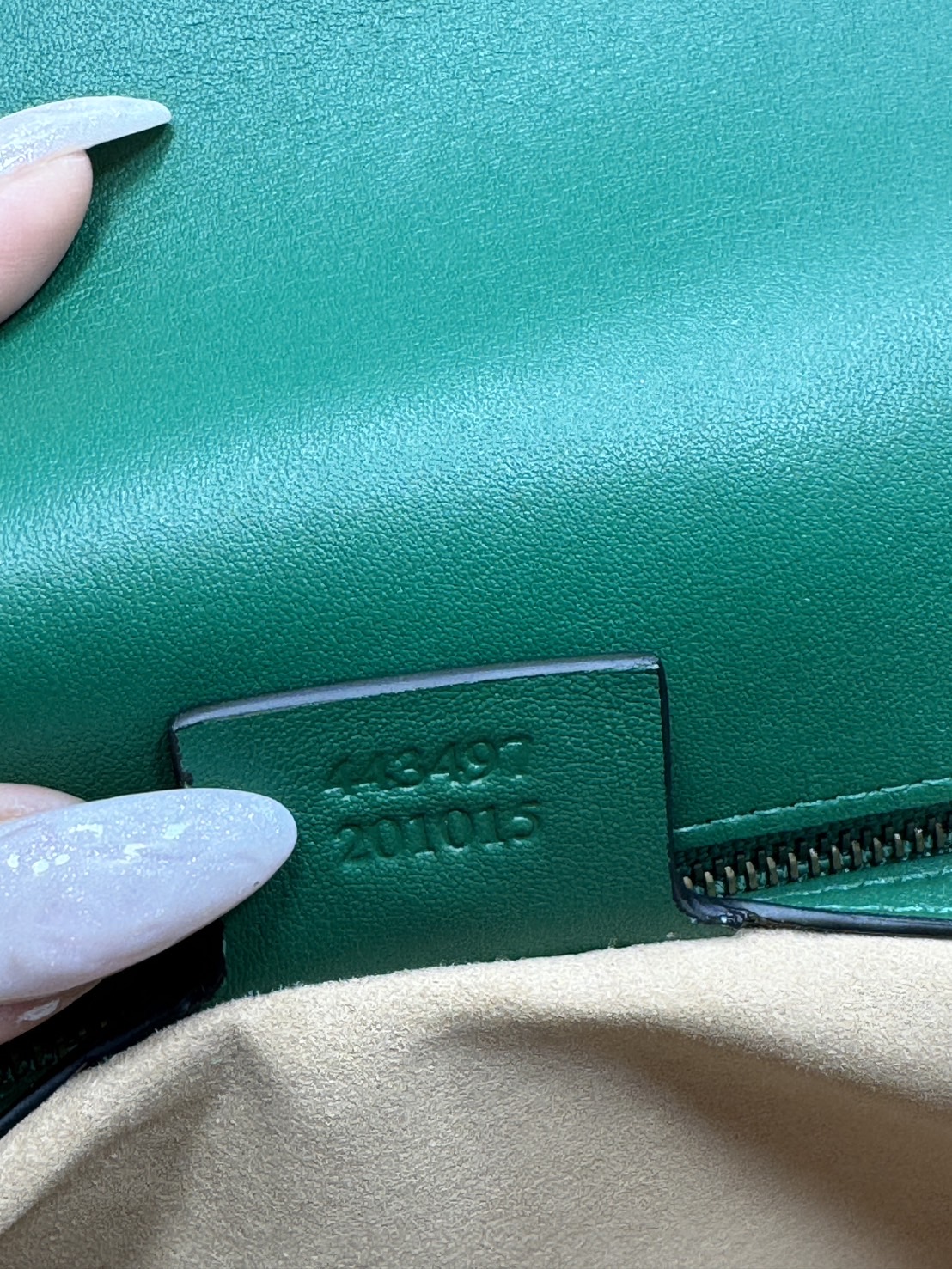 ORI | หนังแท้ GG Marmont small shoulder bag กระเป๋าสะพายข้างรุ่นคลาสสิค ดูแพง อัพลุคได้สบายๆ ด้านหลังดีไซน์รูปหัวใจ