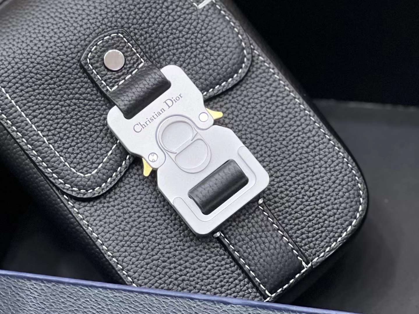 Dior Phone Oblique Bag / Dior Pouch Phone Oblique เกรดเทพออริจินอล ได้ใจหนุ่มๆไปเลยใบนี้!! หลงรักตั้งแต่แรกเห็นมีอยู่จริง!!