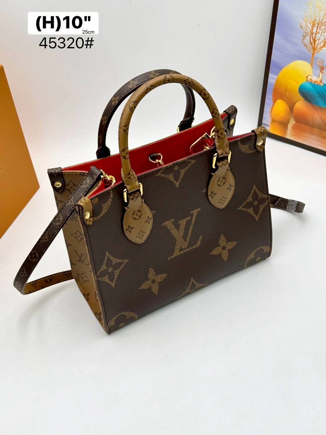 LV OnTheGo PM bag / LV onthego pm bicolor tote bag กระเป๋าทรงโท้ทที่ใครเห็นต้องเป็นคลั่งรัก ยอดฮิต คลาสสิค ผู้ดี หรูหราได้ทุกลุค ทุกสไตล์ มาพร้อมหูจับในตัว คล้องแขนก็ดูแพง หรือจะเกี่ยวสายครอสสะพายก็อัพลุคได้เลย