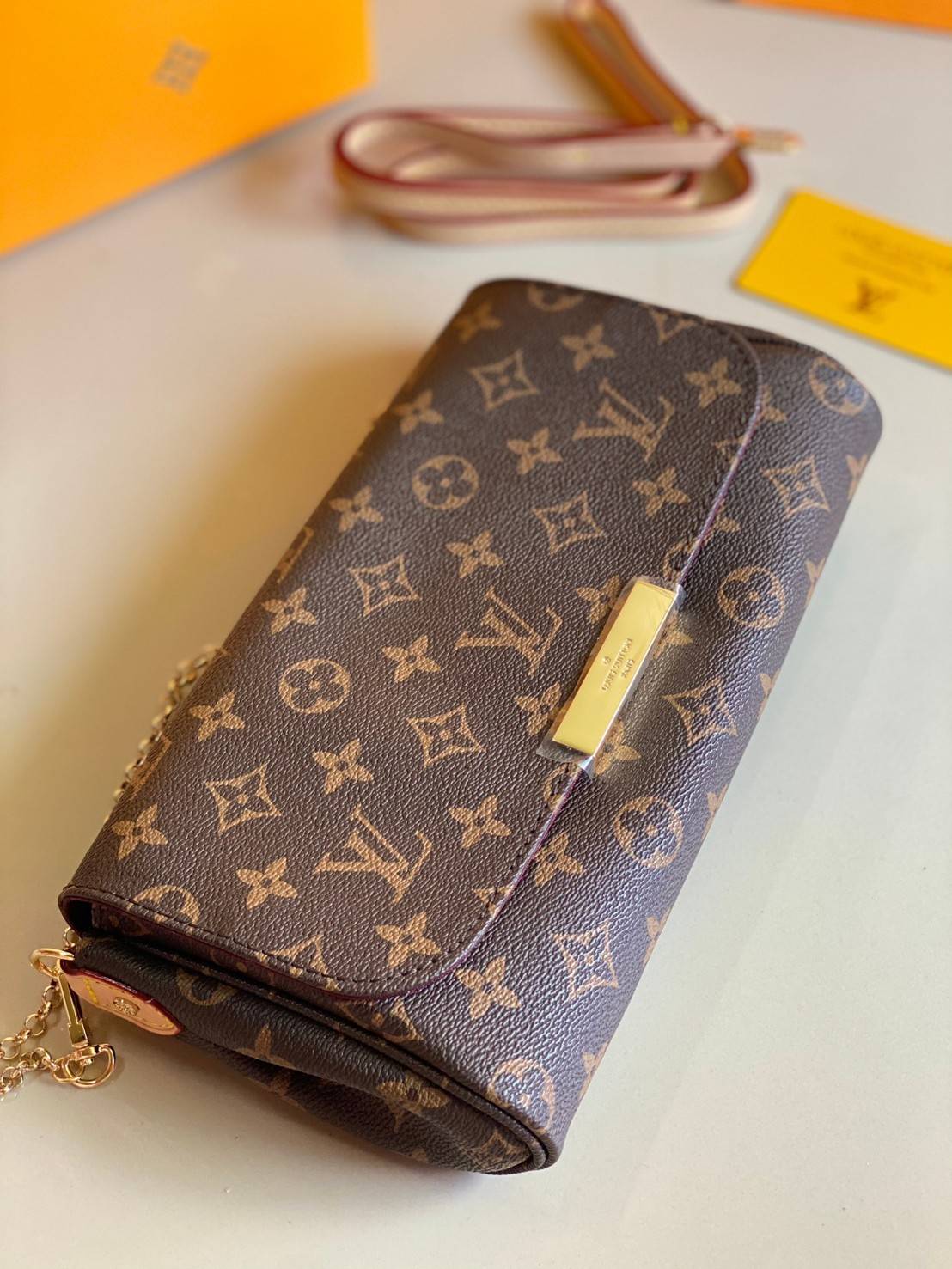 VIP 】หนังแท้ LOUIS VUITTON Favorite Monogram Damier Ebene MM