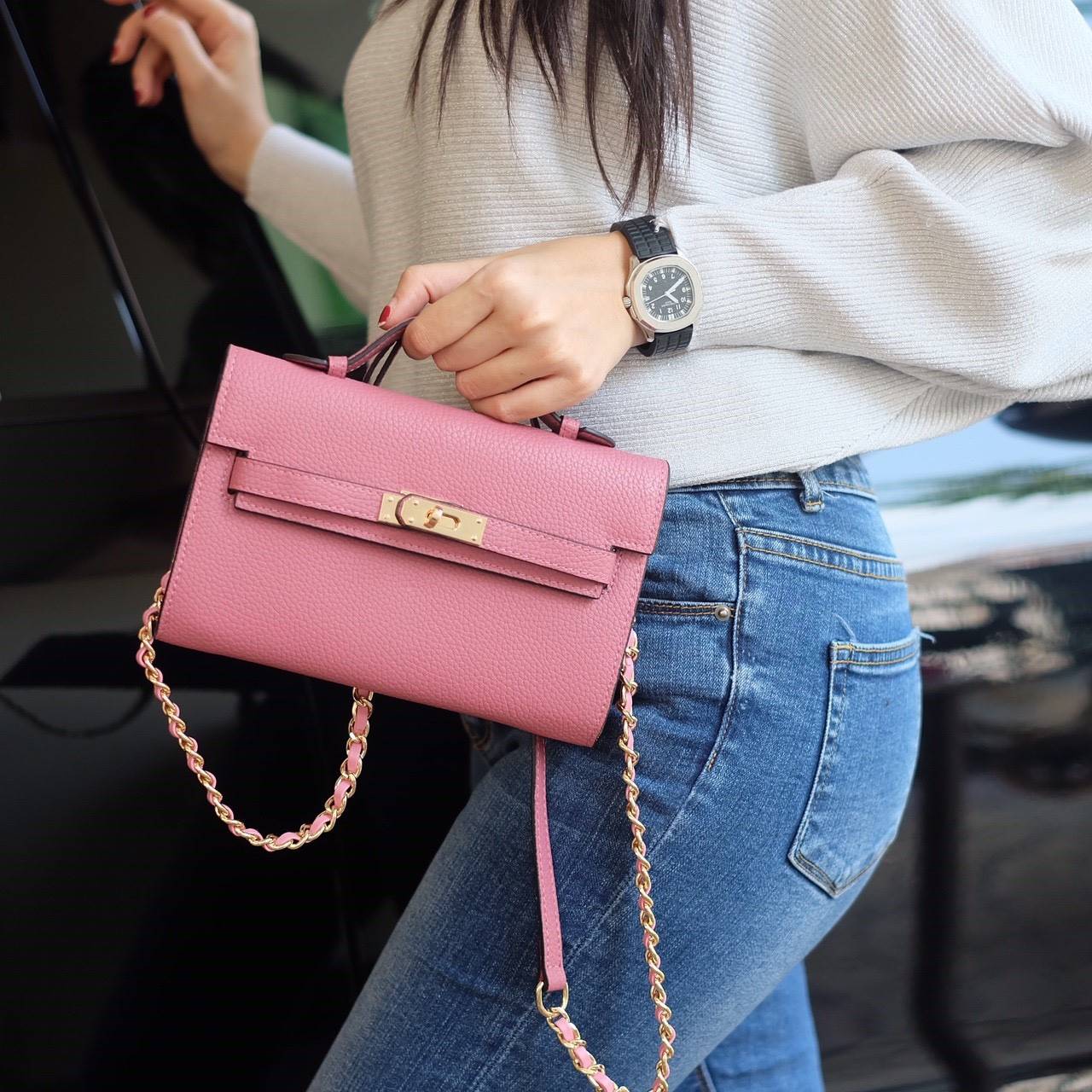 KEEP • Ellis • กระเป๋า คลัช ถือ //สะพาย ขนาด กะลังดี ทรงสวย แค่ใบเดียวจบ! หนังคุณภาพเยี่ยม ภายใน จุของคุ้ม ใส่บัตร ใส่มือถือได้ทุกรุ่น ใบนี้ จะแต่งกับ Look ไหนก้อเข้ากันได้ดีแน่นอนค๊า Don't miss!! หนังลายสวยมาก นิ่มมือ ภายในใส่ของจุกจิก 2 ด้านเลย สาม