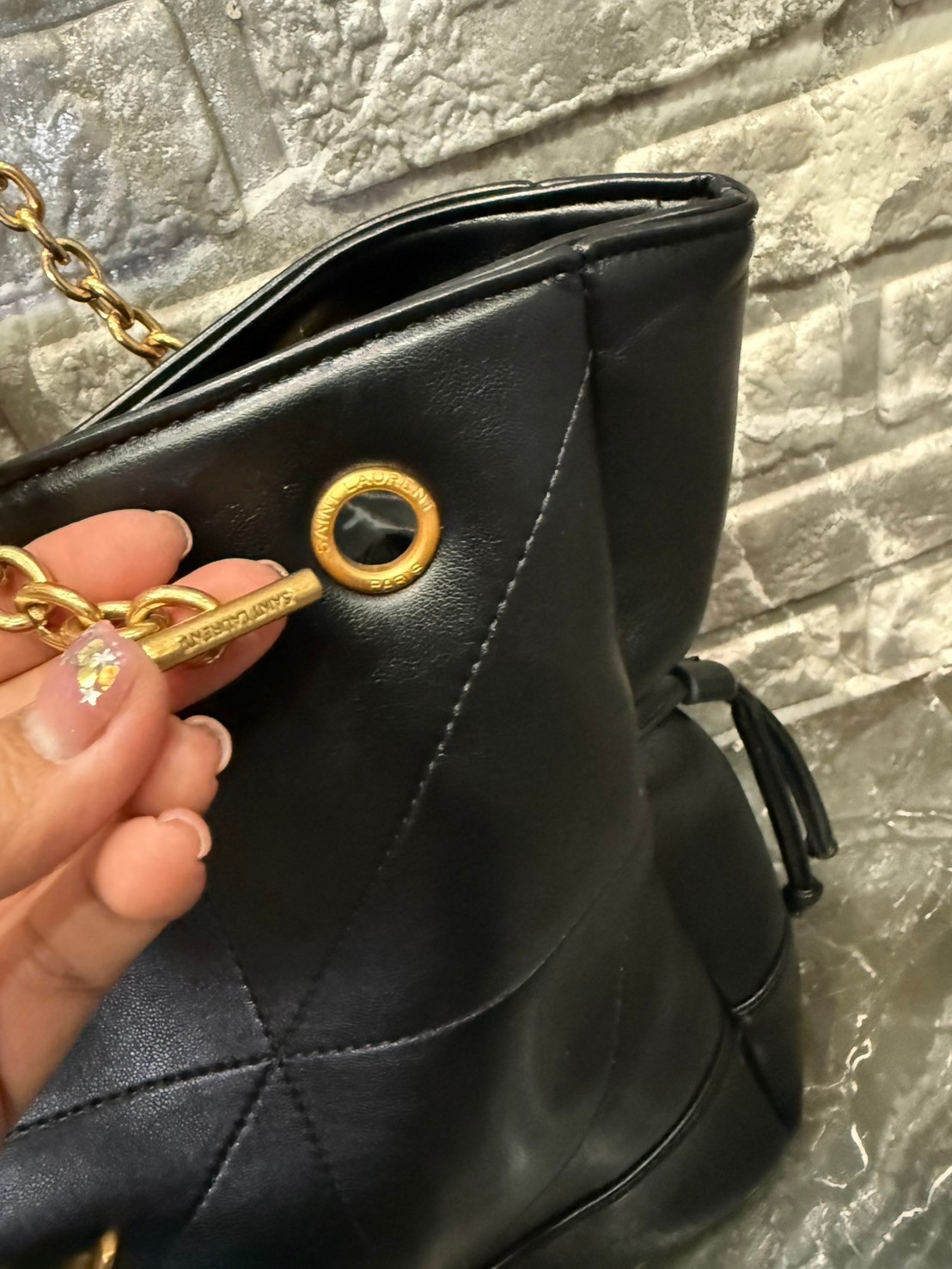 YSL Jamie shopping bag กระเป๋าสะพายทรงโท้ทใบใหญ่ เรียบหรู ดูปัง ดูแพง สีสวยคลาสสิคตัดกับอะไหล่สีทองได้อย่างลงตัว