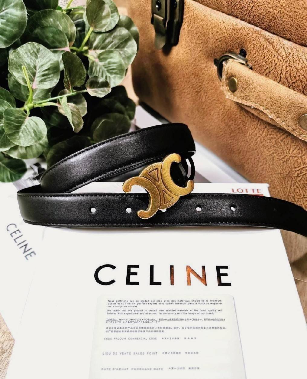 Celine Vintage Logo Leather Belt วัสดุ Calfskin หนังเรียบสวยขนาดกำลังดี หัวเข็มขัดโลโก้แบรนด์อะไหล่สีทองดีไซน์ 3D Vintage สายเข็มขัดปรับระดับได้ในดีไซน์เรียบหรูเข้ากับทุกลุ๊ค ใช้ได้ทั้งชายและหญิงค่ะ สินค้ามาพร้อมกล่องกระดาษและถุงแบรนด์ห้ามพลาดค่ะ!