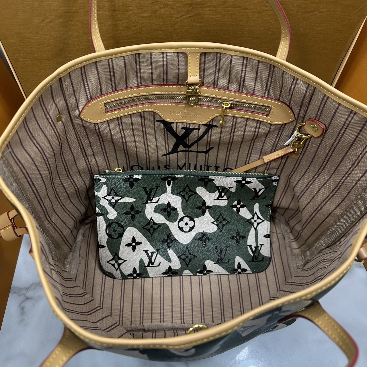 ORI หนังแท้ | LV Neverfull Camouflage Tote Bag กระเป๋าสะพายทรงโท้ทใบใหญ่ โทนเขียวลายใหม่ ภายในโล่งกว้าง จุของได้เยอะ