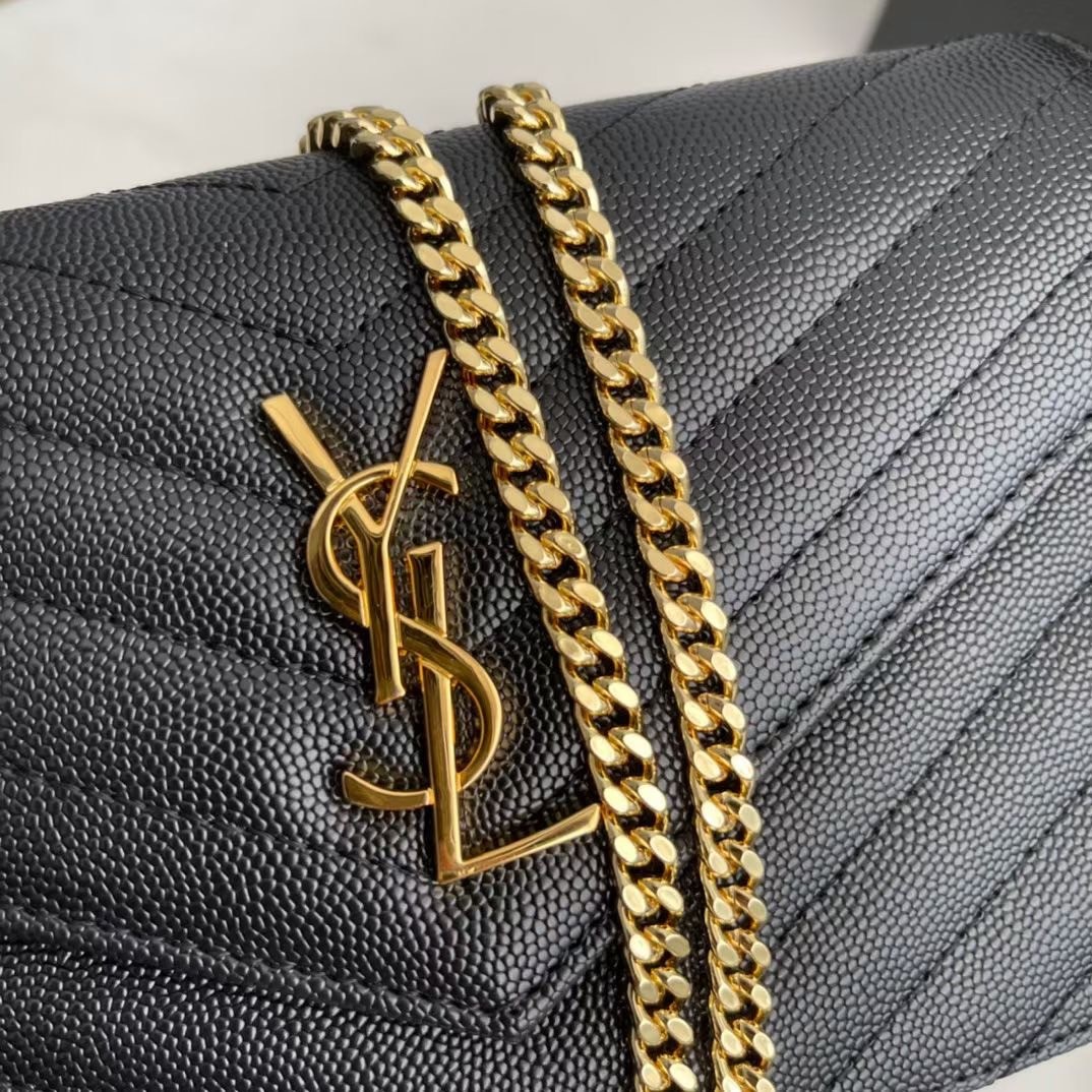 VIP 】หนังแท้ YSL Saint Laurent Envelope WOC 7.5” กระเป๋าเงิน wallet on chain ที่มาพร้อมสายสะพายแบบโซ่ ขนาด 7.5” หนังวัวติดโลโก้ YSL มีทั้งอะไหล่เงิน ทอง และดำ ด้านในมีช่องซิป และช่องใส่การ์ด 6 ช่อง เรียบหรู คลาสสิคมากๆ เลยค่ะ