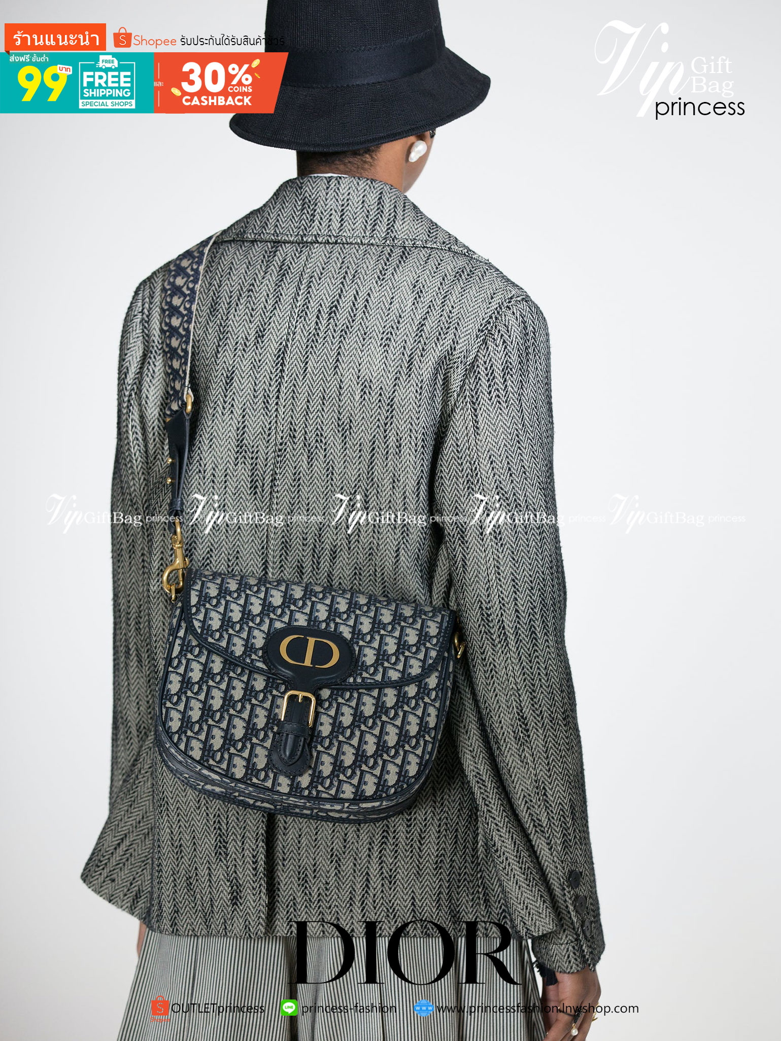 VIP GIFT CHRISTIAN DIOR MEDIUM DIOR BOBBY BAG เรียบหรู ดูดี ก็ต้องไอเท็มนี้ไม่อยากให้พลาด!! สะพายหนังสุดคลาสสิก สวยหรูดูแพงมากๆ สวยเลิศ ใบจริงน่าใช้เกินเบอร์มากจริงๆ งานเลิศๆในราคาสุดคุ้มสาวๆ must have จ้า!! ภาพถ่ายจากสินค้าจริง! สวยมาก พร้อมส่งที่ไทยราคา